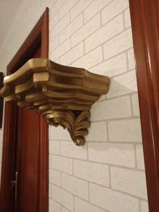 Ménsula decorativa dorada