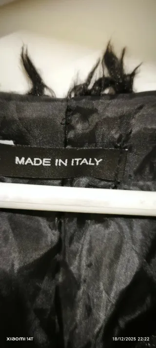 Abrigo pelo sintético negro