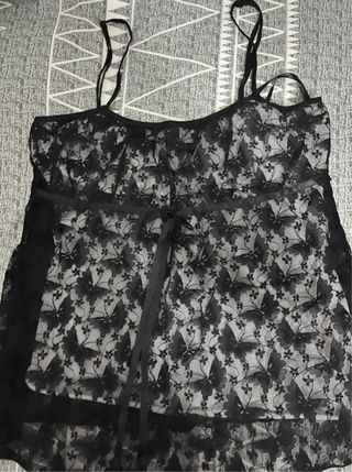 Camiseta tirantes encaje mariposas