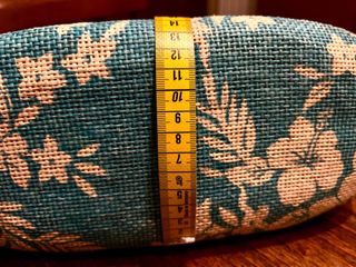 Borsa floreale blu con manici in legno