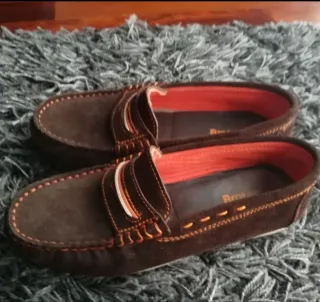 Sapatos de camurça castanhos tamanho 34