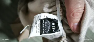 Top dorado brillante drapeado