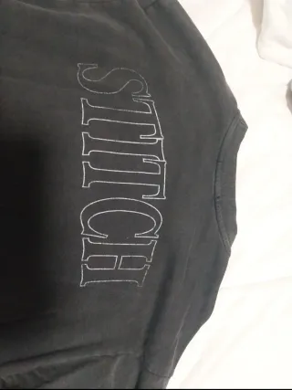 Sudadera Bershka Gris con Estampado de Stitch