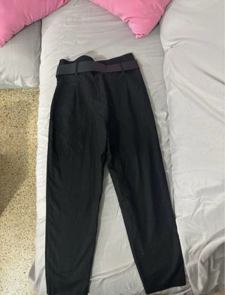 Pantalón negro Stradivarius con cinturón