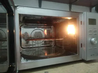 Horno Microondas grunkel Modelo MWGC-30 SS