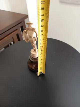 Figura Quijote con escudo y espada