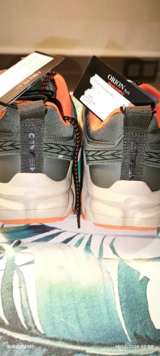 Deportivas montaña Head verdes y naranjas