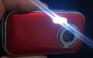 Cámara Digital Roja y Plateada