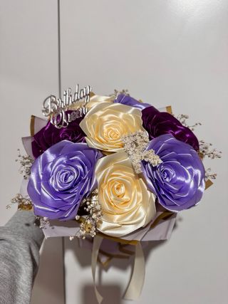 Ramos de rosas eternas de satén