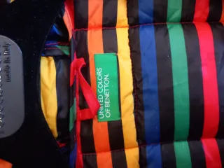 Piumino rosso Benetton interno righe colorate