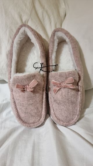 Pantuflas Rosas Suaves con Lazo