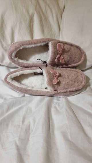 Pantuflas Rosas Suaves con Lazo