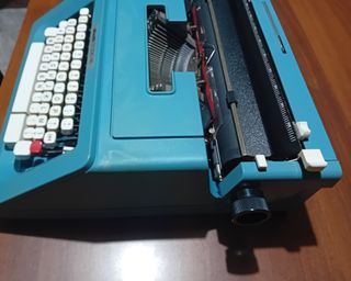 Macchina da scrivere anni 80 Olivetti Studio 46