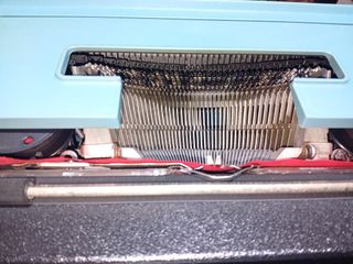 Macchina da scrivere anni 80 Olivetti Studio 46