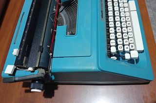 Macchina da scrivere anni 80 Olivetti Studio 46