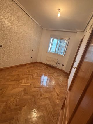 Acuchillado y barnizado de suelos de madera