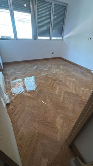 Acuchillado y barnizado de suelos de madera