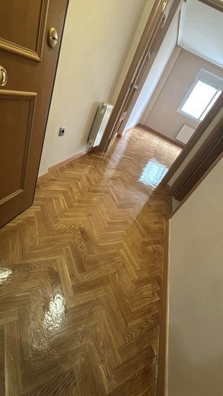 Acuchillado y barnizado de suelos de madera