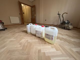 Acuchillado y barnizado de suelos de madera