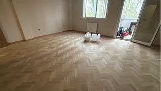 Acuchillado y barnizado de suelos de madera