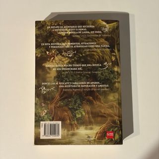 Libro: “Donde los árboles cantan” - Laura Gallego