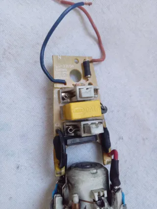 Motor eléctrico con placa