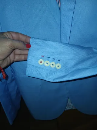 Traje de hombre moderno azul celeste