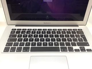 portatil apple apple macbook air core i5 1.8 13 (2017) (a1466)