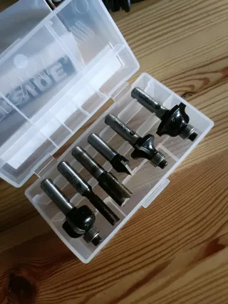 Fresadora Parkside con accesorios.