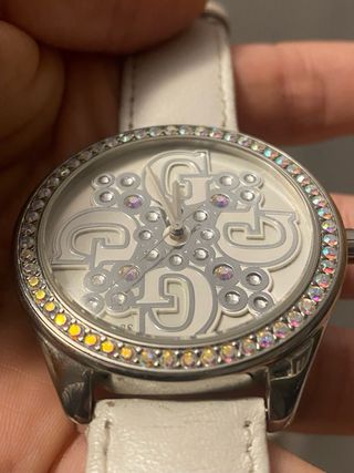 Reloj Guess elegante Blanco y Plateado