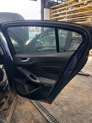 PUERTA TRASERA DERECHA FORD FOCUS BERLINA (CGE)