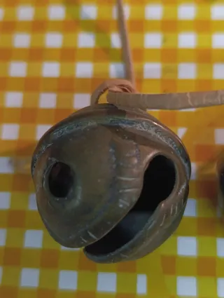 Cascabeles de bronce