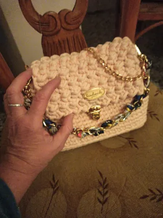 Bolso fiesta crochet hecho a mano rosa claro.