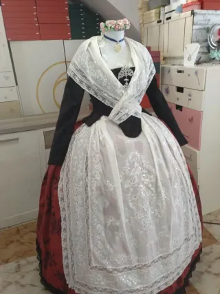Traje de Fallera con Manteletas