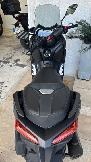 Yamaha X-Max 300
