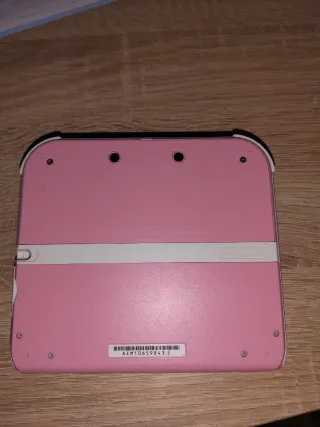Nintendo 2DS Rosa - Incluye Tomodachi Life