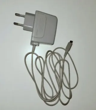 Nintendo 2DS Rosa - Incluye Tomodachi Life