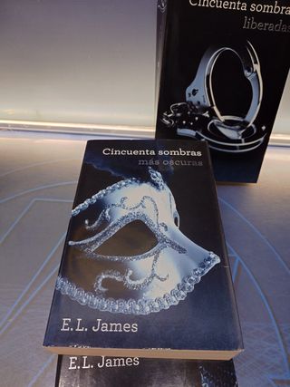 Trilogía cincuenta sombras, novelas