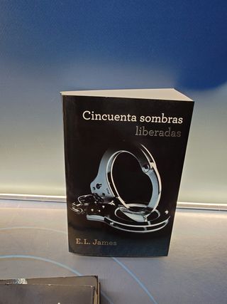 Trilogía cincuenta sombras, novelas