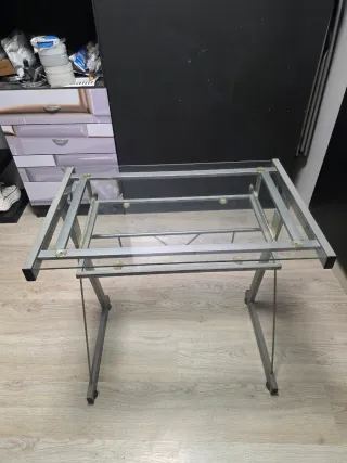 Mesa escritorio cristal y metal plateado