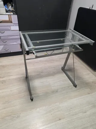 Mesa escritorio cristal y metal plateado