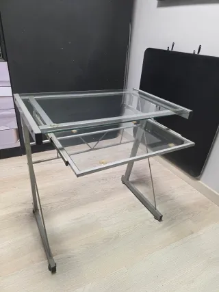 Mesa escritorio cristal y metal plateado