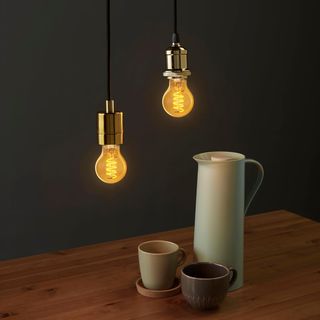 Lampadina LED vintage Amazon Basics E27, cristallo ambra