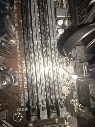 Placa Base Gigabyte + Intel i5-12500