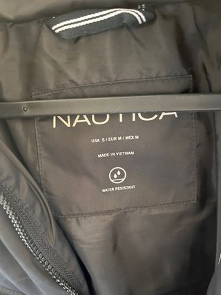 Abrigo negro acolchado