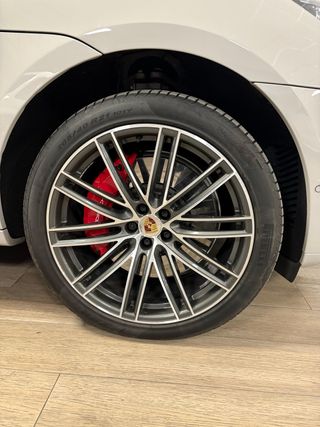 PORSCHE Macan GTS