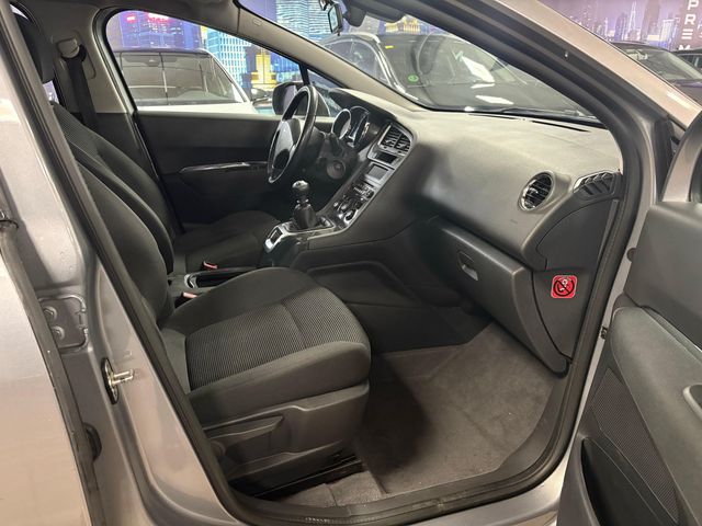 PEUGEOT 5008 Active 1.6 BlueHDi 120 FAP