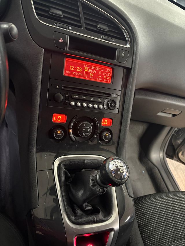 PEUGEOT 5008 Active 1.6 BlueHDi 120 FAP