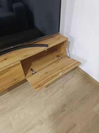 Mueble TV flotante madera