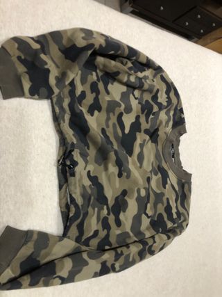 Sudadera Bershka Camuflaje Talla M